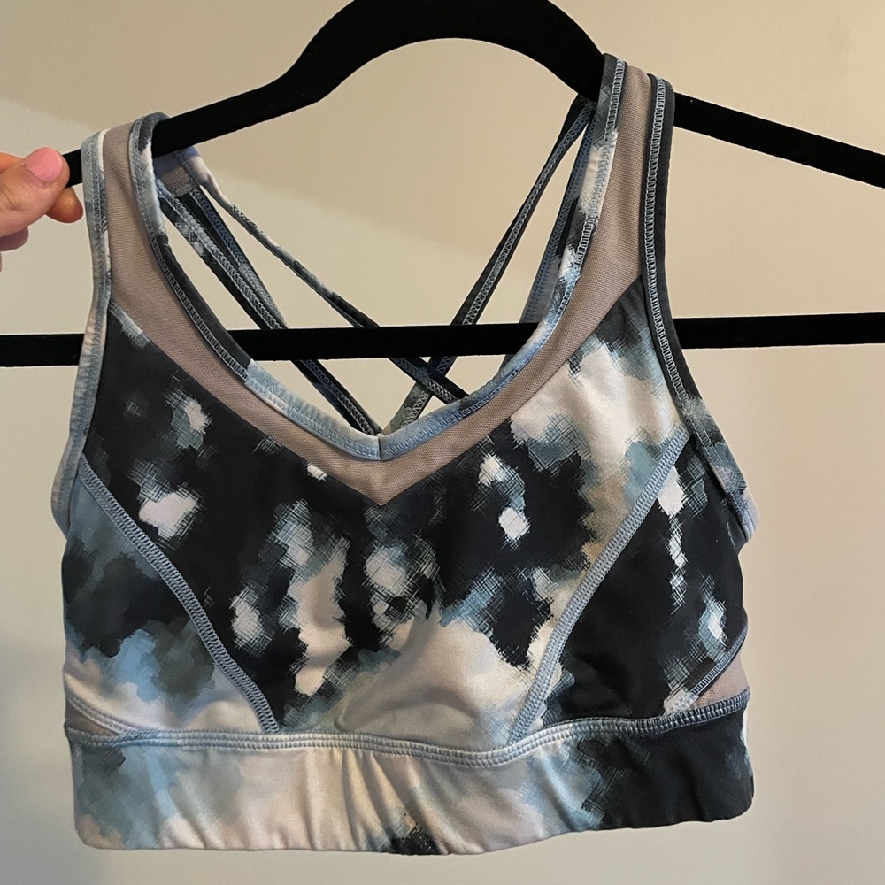 Lululemon sports bra size 6